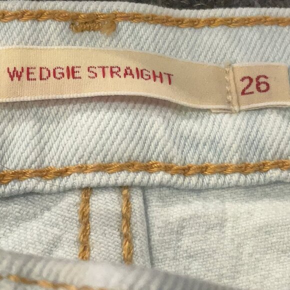 NWT! Levi's Wedgie Straight Jeans in Light Wash 26 X 26 - Picture 5 of 9